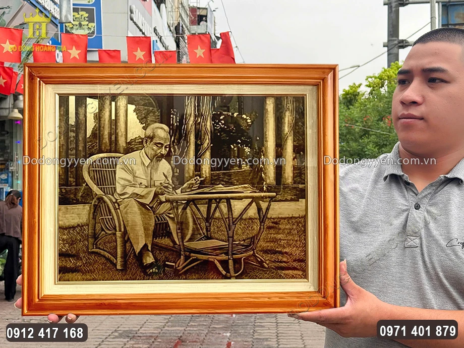 Gia chủ n&ecirc;n treo ở độ cao th&iacute;ch hợp để thưởng hết vẻ đẹp của bức tranh